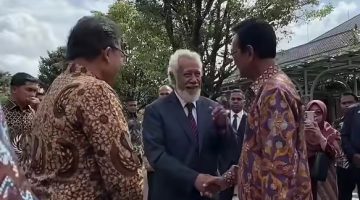 Lebih Tua Tapi Rambut Hitam Semua!” – Xanana Gusmao Spontan Usap Kepala Sultan HB X